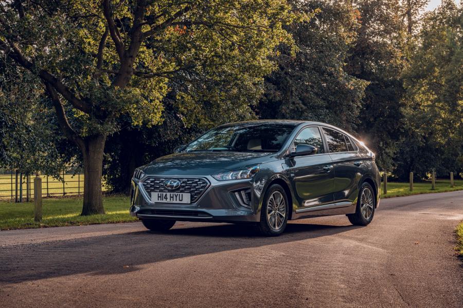  Hyundai IONIQ Plug-in Hybrid (AE) 2019 года  (UK) (фото 23 из 40)